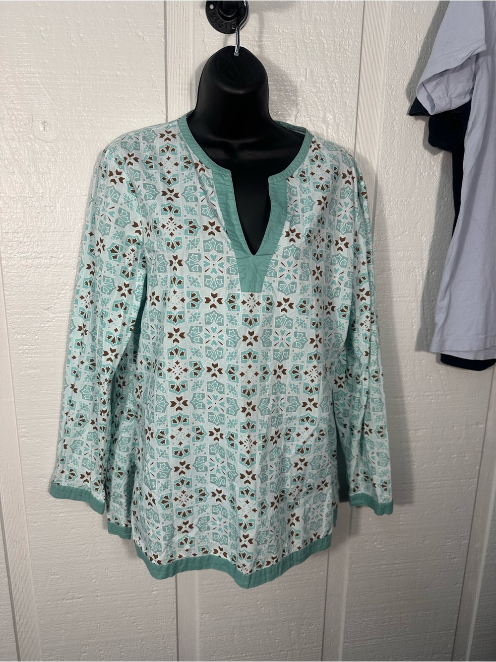 Jones Wear Studio Turquoise and White Tunic Size Medium EUC